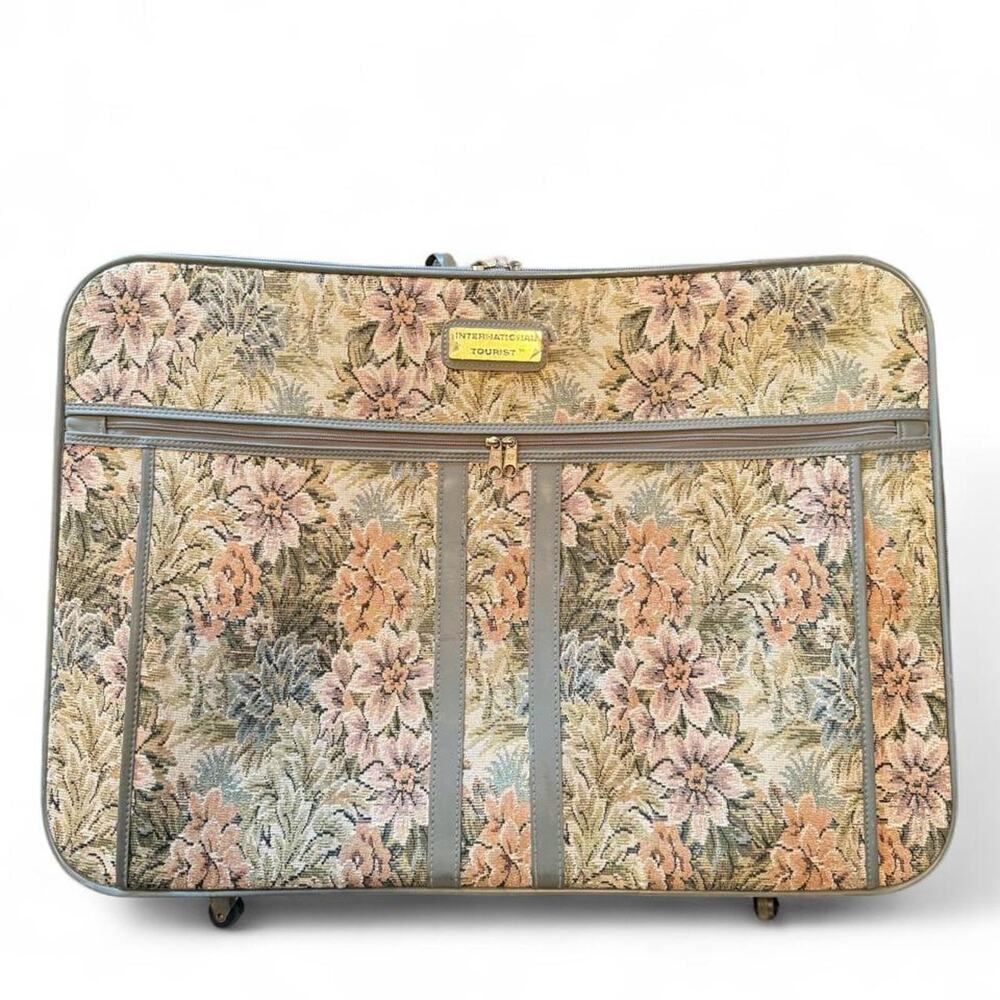 28x20 vintage international tourist rolling